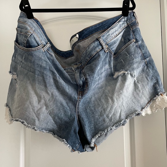 torrid Pants - Torrid Demin Short Lace Side size 28